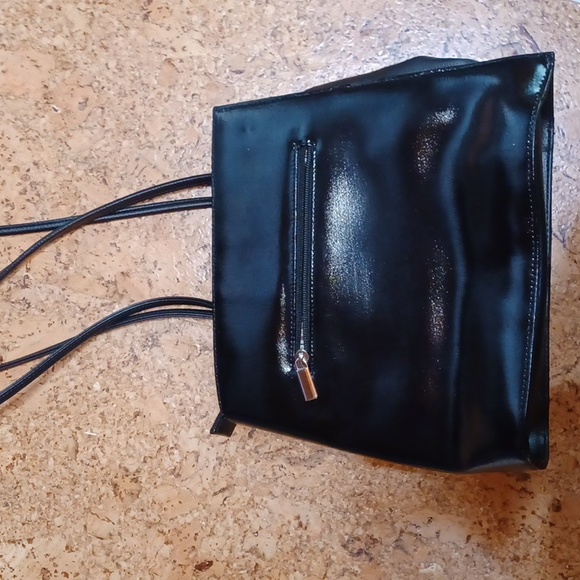 Cleo & Patel Vintage Zig Zag Shoulderbag in Black Leather & Patent Leather - Picture 7 of 7